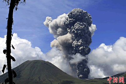 印尼火山噴發 2012年12月17日印尼羅肯火山噴發