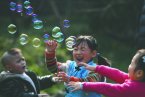 成都昨天氣溫18℃如陽春三月一樣溫暖 距離入春還早
