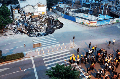 廣州康王路地陷高清圖片 2013年1月28日廣州鬧市康王