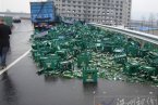 溫麗高速車(chē)禍 3月23日溫麗高速雙嶼一滿(mǎn)載3000箱啤酒