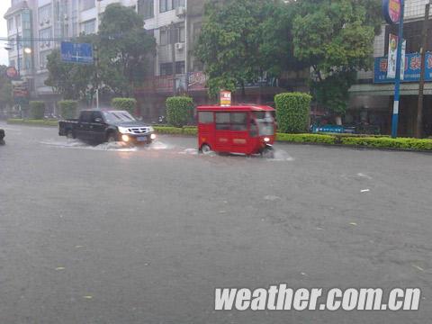 廣西玉林降特大暴雨 導(dǎo)致局地塌方和房屋被淹
