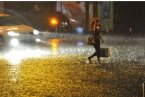 重慶暴雨 重慶28日暴雨導(dǎo)致路面積水交通堵塞