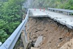 樂清公路坍塌 樂清淡溪鎮一盤山公路坍塌無鋼筋引質