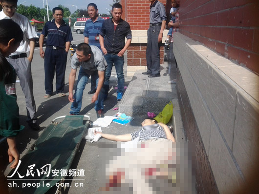 愛心送考車失控事故現場