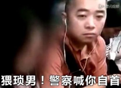 實拍上海地鐵猥瑣男視頻截圖