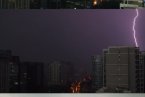 北京暴雨 11號暴雨雷電襲擊北京白天猶如黑夜