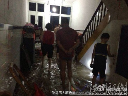水淹蒼南圖片 臺(tái)風(fēng)來襲溫州蒼南滿大水了