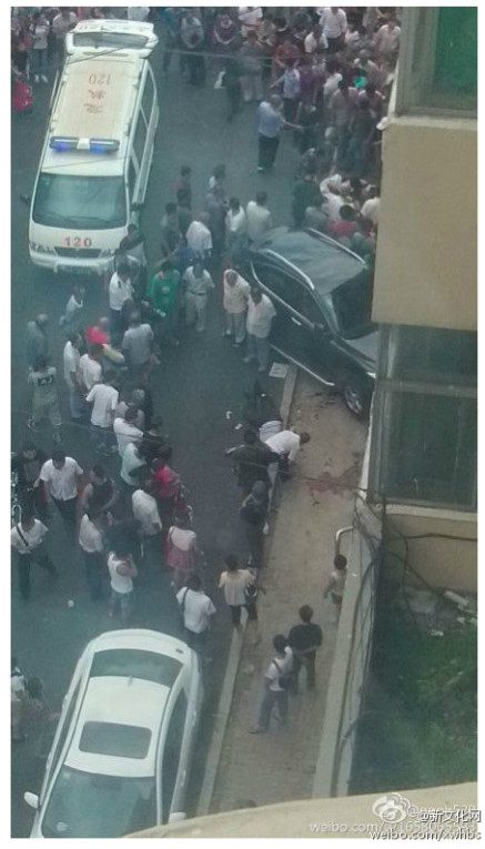 吉林大路的亞泰超市附近發生的一起車禍