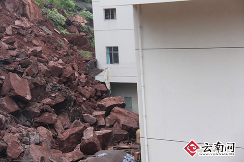 彝良山體滑坡 26日彝良再發山體滑坡醫院受威脅病人轉移