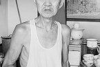 65歲老人撫養腦癱養女18年 父愛感人至深