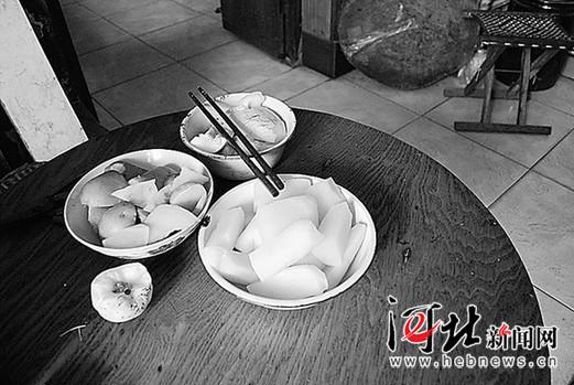 65歲老人撫養(yǎng)腦癱養(yǎng)女18年 父愛(ài)感人至深
