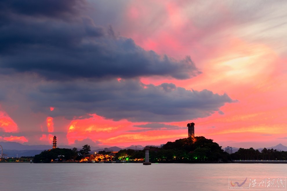 江心嶼晚霞:絕美晚霞映江心