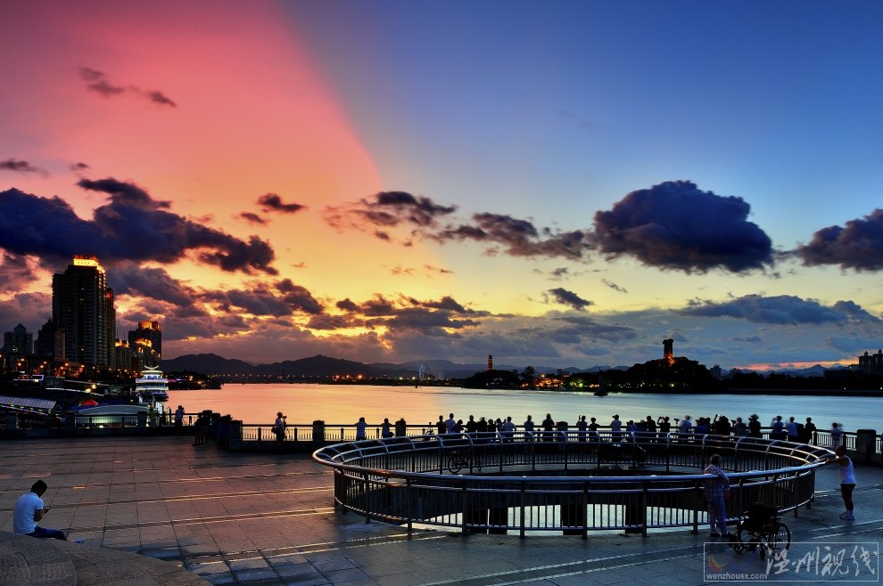 江心嶼晚霞:絕美晚霞映江心