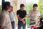 看望百歲老人PS照片 編輯ps技術糟糕副市長丟人