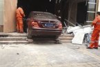 溫州馬鞍池西路車禍 11月10日溫州男子駕奔馳沖進中