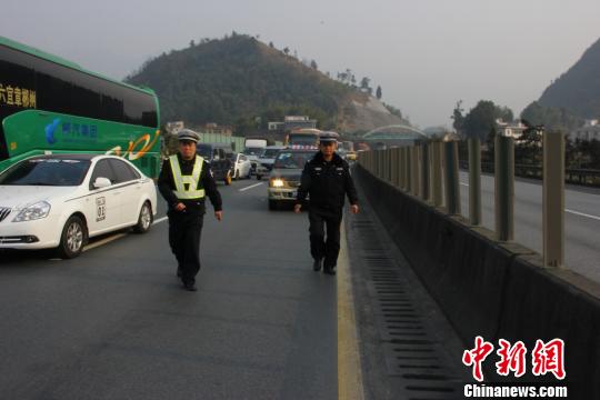 交通事故頻發(fā)給交通更加負擔