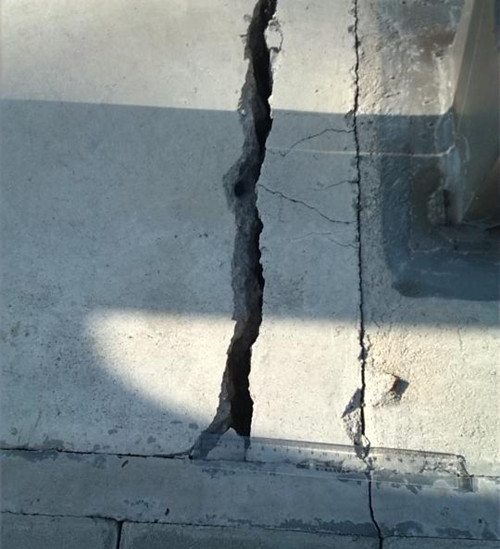 橋面裂縫是否是質(zhì)量問題