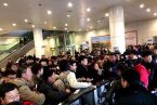 河南持續降雪 鄭州機場航班延誤部分乘客滯留了一天