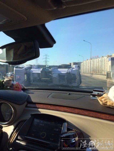 石景山區(qū)高架車禍