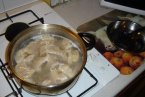 煮餃子不粘鍋的方法 在水里加點鹽餃子不易粘鍋破皮