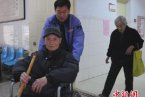 鄭州的哥免費送老人去醫院 為了準時接送推遲出車