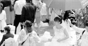 姚笛復工片場穿婚紗 休息時常發呆心里仍有陰霾