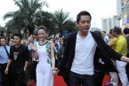 最佳嫌疑人陳喬恩現身成都 場面火爆粉絲尖叫不停