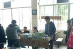 廣西大學(xué)男生食堂賣(mài)衛(wèi)生巾 為大學(xué)生創(chuàng)業(yè)引人氣