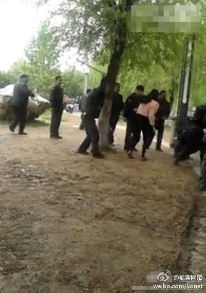 合肥城管持棍棒圍毆游客