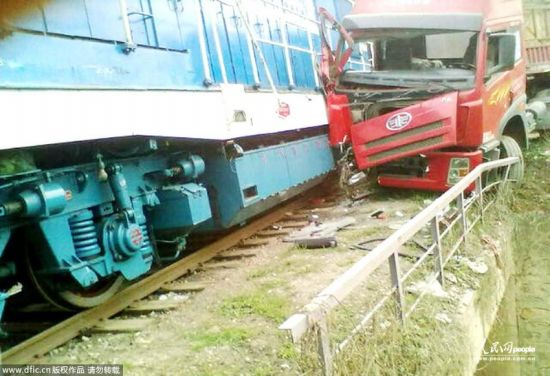 洛陽貨車撞火車
