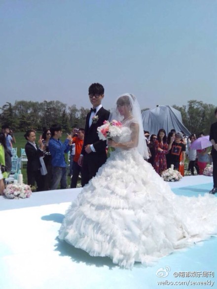 李行亮結婚了 18日和女友麥琳結婚延參法師主婚