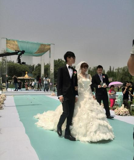 李行亮結婚了 18日和女友麥琳結婚延參法師主婚