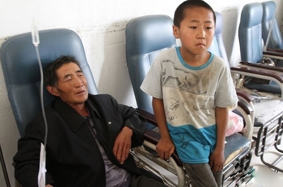 蘇州拾荒夫妻生十個兒女 老七死后劉向營茶飯不思到醫院掛鹽水