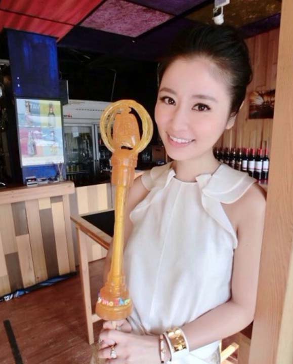 我的媽媽林心如素顏出境 演的是一個(gè)強(qiáng)勢(shì)妻子