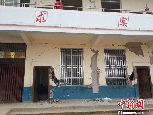 5月24日云南盈江地震 5.6級(jí)地震讓一對(duì)夫妻失去了婚房