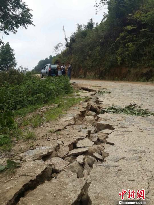 5月24日云南盈江地震 5.6級(jí)地震讓一對(duì)夫妻失去了婚房