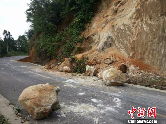 5月24日云南盈江地震 5.6級(jí)地震讓一對(duì)夫妻失去了婚房