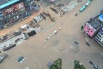 深圳暴雨淹車無數 2014年5月11日深圳暴雨道路成河流