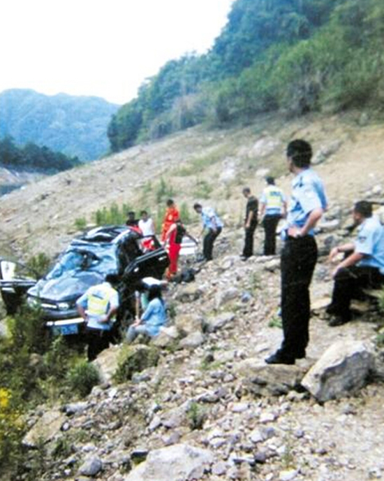 浙江4名女大學(xué)生自駕游墜下40米山崖 一人遇難