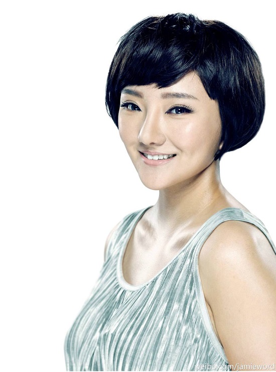 王梓整容后的樣子 超女王梓整容前后對比照片