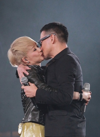 陳慧嫻張學友當眾親吻擁抱