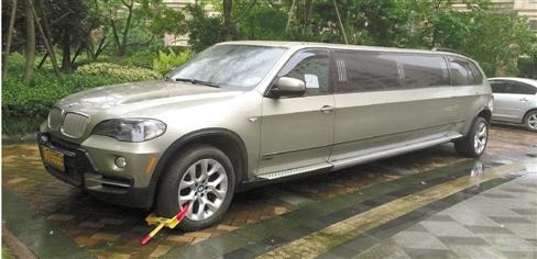 臺州一小區加長寶馬占4車位 兩個月無人認領