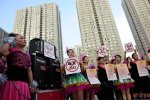 西安廣場舞大媽宣誓降低小區噪音