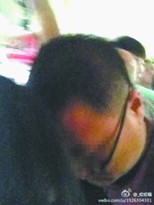 女孩踹猥瑣男 女孩公交遭遇猥瑣男將其踹下車