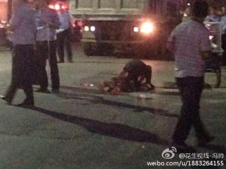 新安小區門口發生車禍