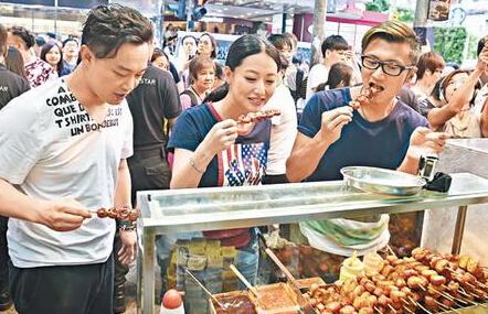 謝霆鋒和陳奕迅吃路邊攤