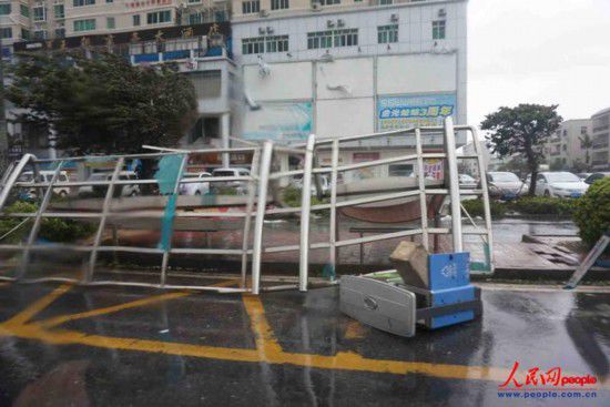 威馬遜臺風經過廣西留下一片狼藉