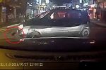 碰瓷男慘遭女司機(jī)徑直碾軋