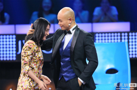 樂(lè)嘉欲強(qiáng)吻謝娜遭拒