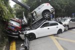 深圳車禍 街頭6車連撞像疊羅漢